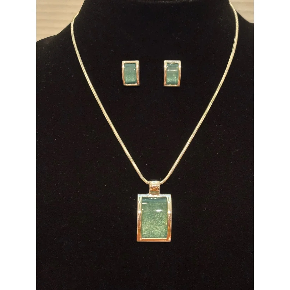 East 5th Jewelry Set Silver Tone Teal Green Rectangle Pendant Necklace Earrings